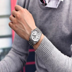 Montre mécanique élégante adaptée aux loisirs et voyages