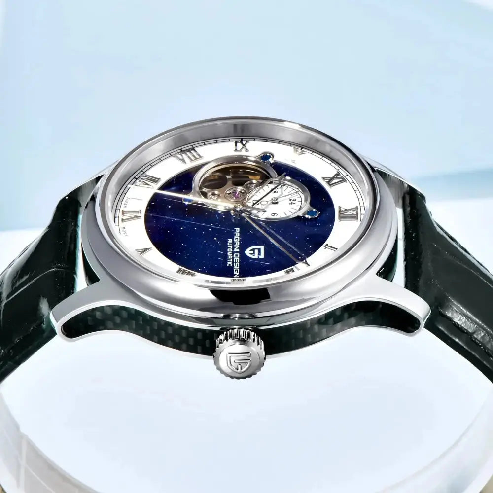 Montre luxe contemporaine avec cadran ouvert sophistiqué