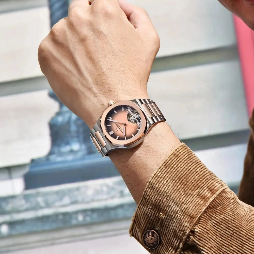 Montre automatique moderne au design sophistiqué et raffiné