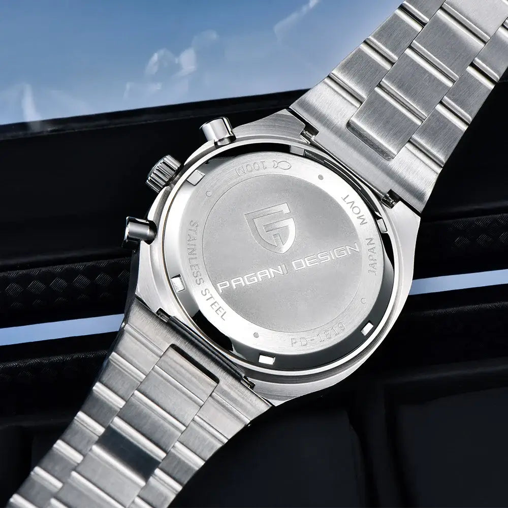 Chronographe Horizon Prestige pour homme avec cadran carré moderne, verre saphir et bracelet acier sécurisé.