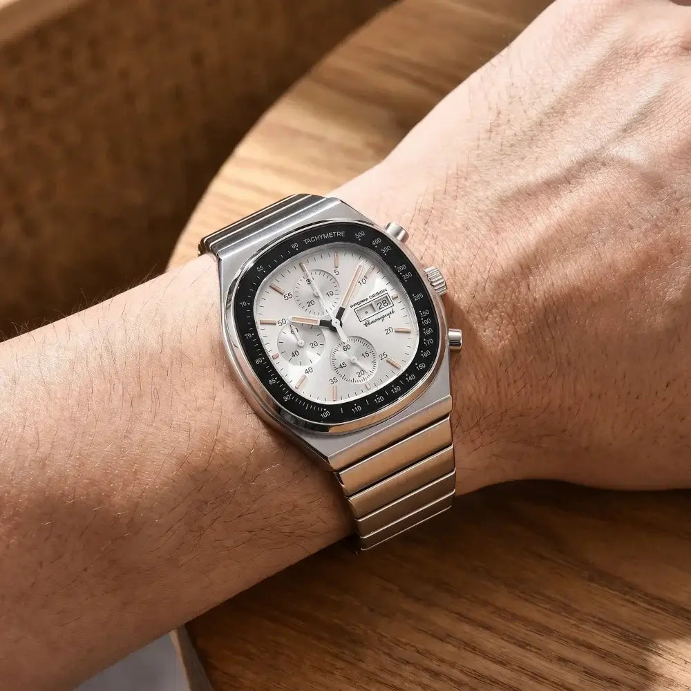 Montre chronographe en acier inoxydable Horizon Prestige avec mouvement quartz fiable et design contemporain.