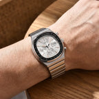 Montre chronographe en acier inoxydable Horizon Prestige avec mouvement quartz fiable et design contemporain.