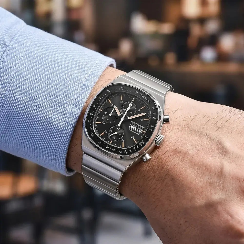 Montre PAGANI DESIGN avec bracelet acier, verre saphir anti-rayures et fonctions chronographe pour un usage quotidien.