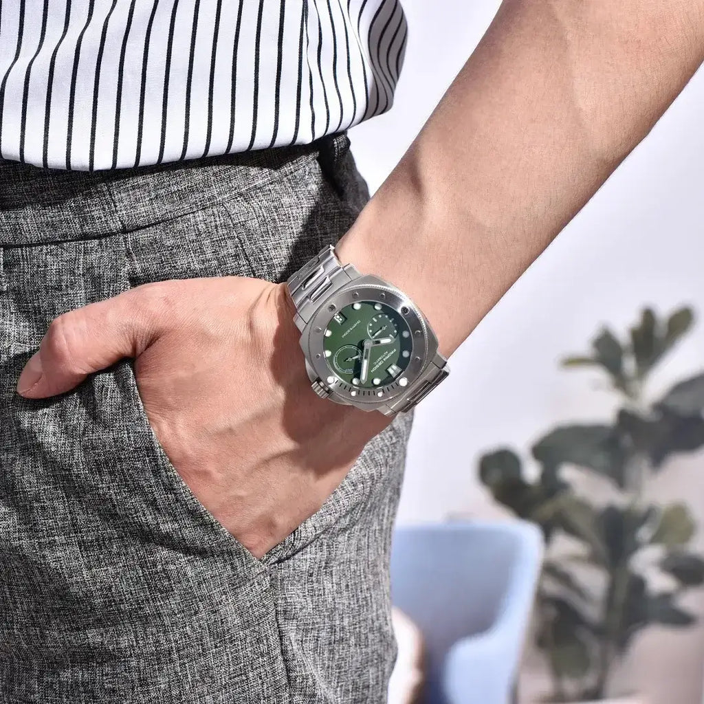 Montre automatique fond vissé finition sablée