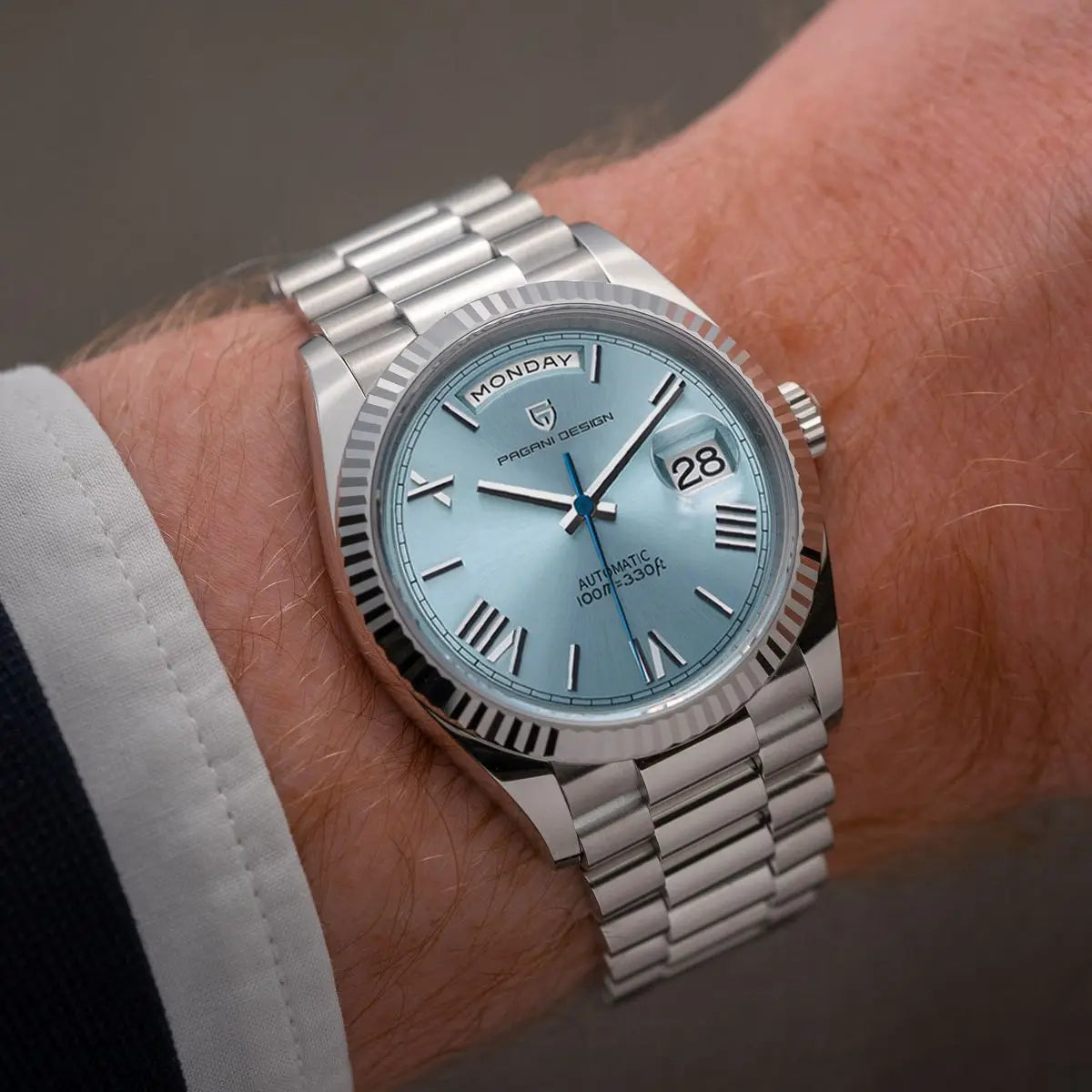 Montre homme élégante lunette cannelée