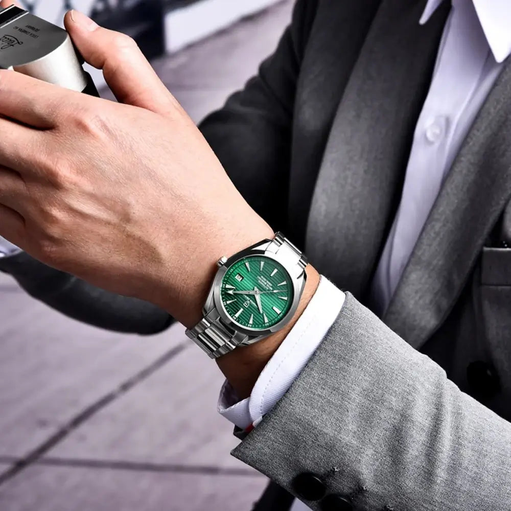 montre automatique étanche 100m homme verre saphir cadran lumineux usage quotidien
