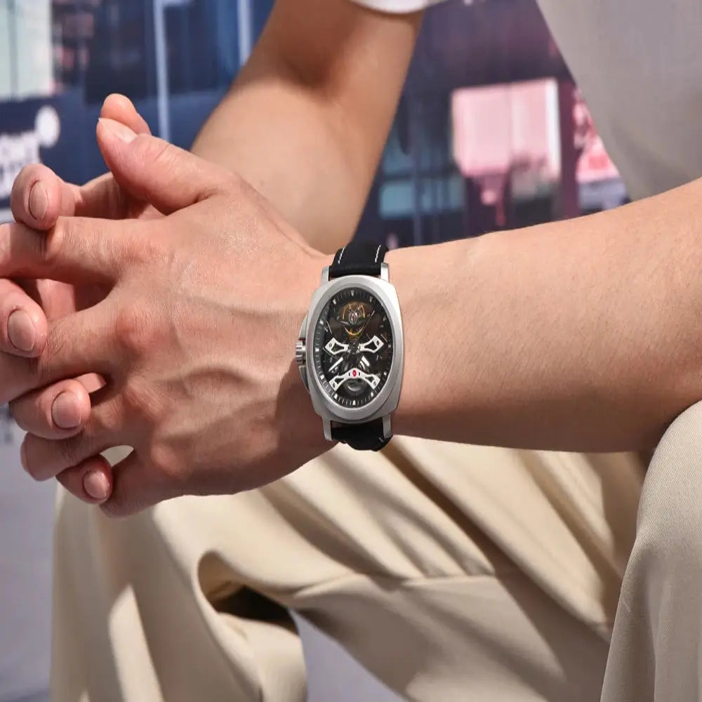 Montre skeleton élégante inspirée de la haute horlogerie