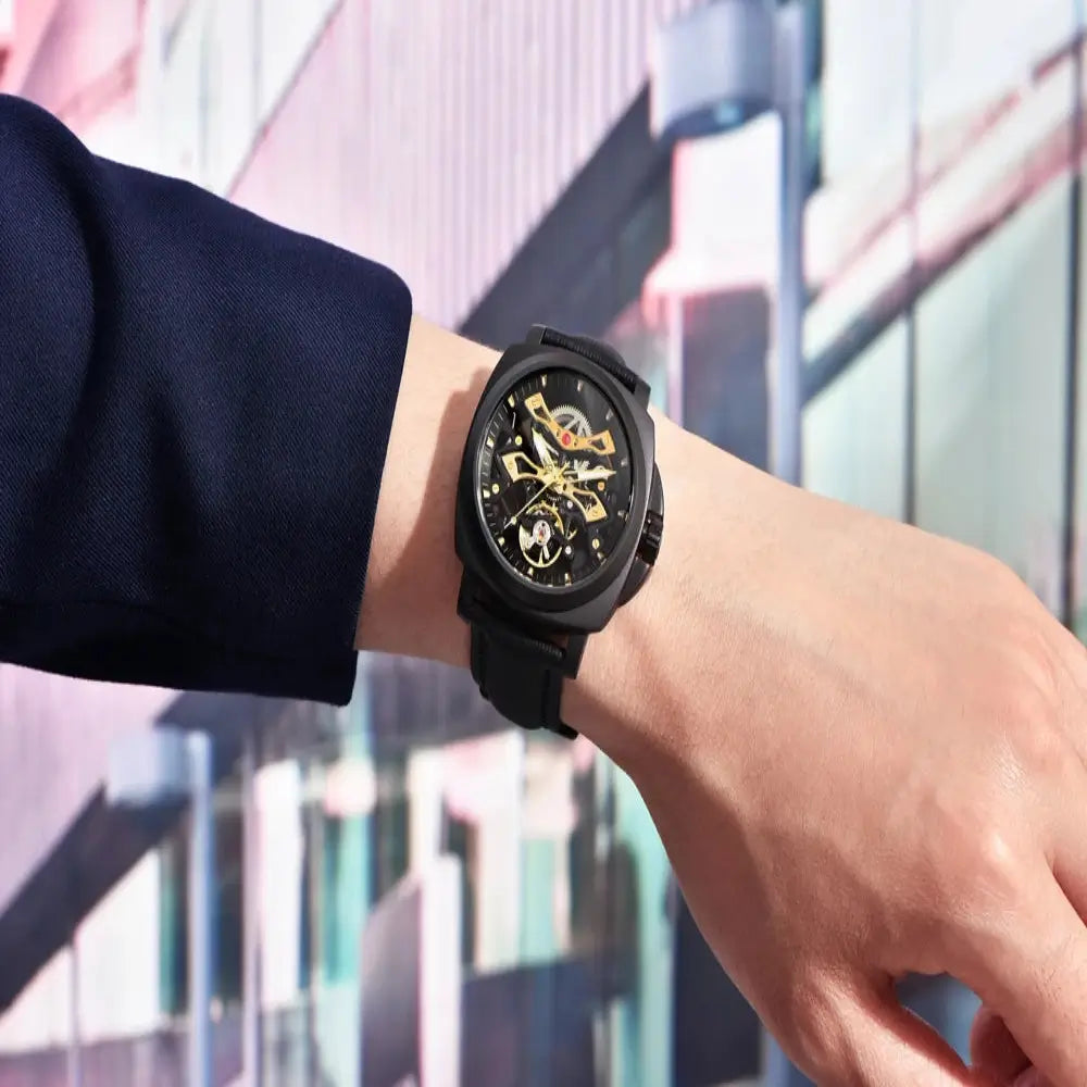 Montre automatique avec verre saphir résistant aux rayures