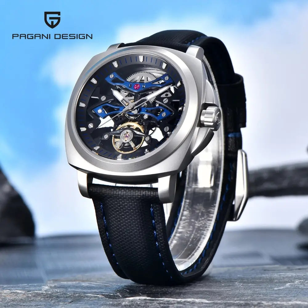Montre premium avec cadran ouvert et finitions haut de gamme