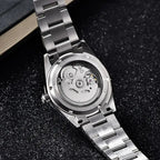Montre élégante avec cadran minimaliste contemporain