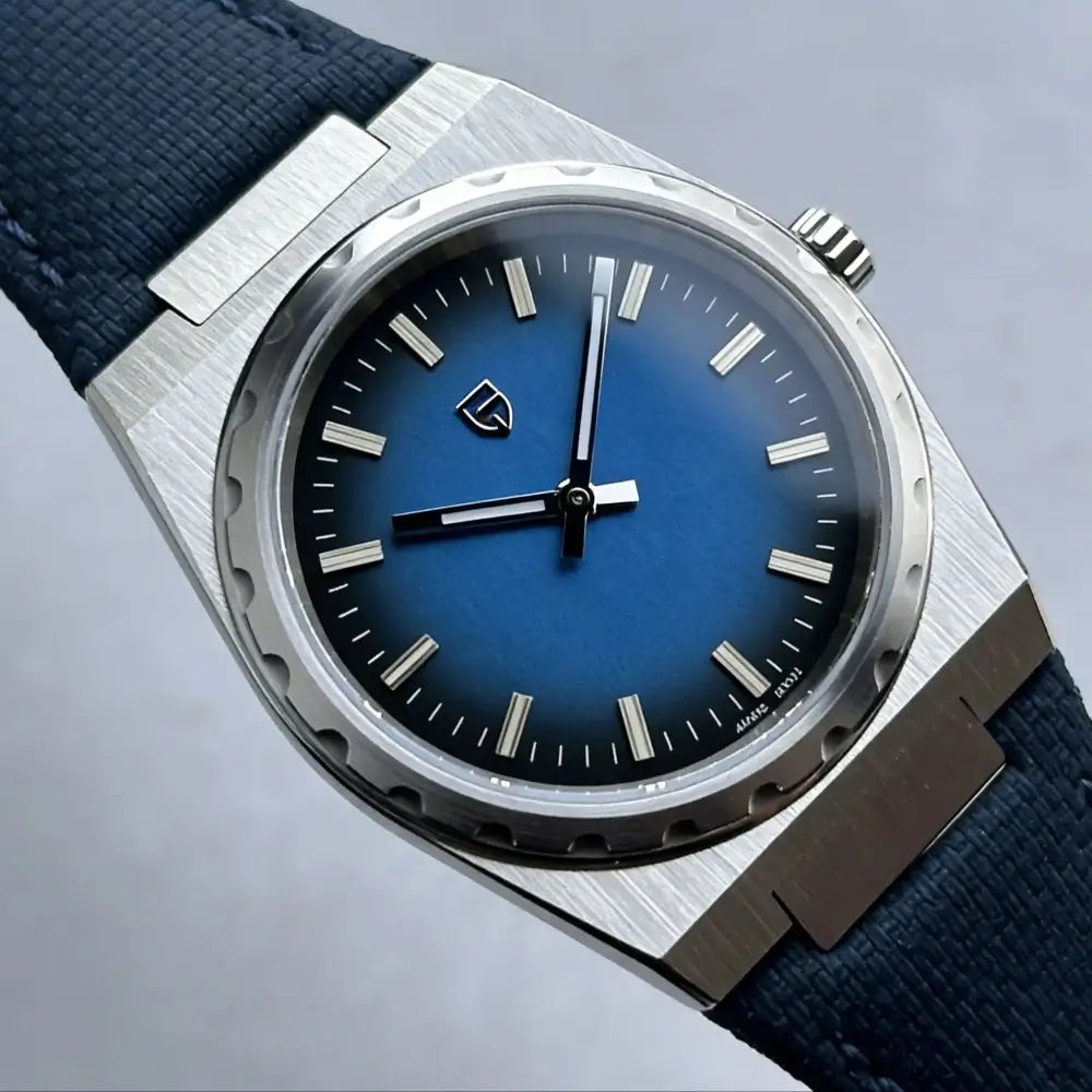 Montre élégante avec verre saphir résistant aux rayures