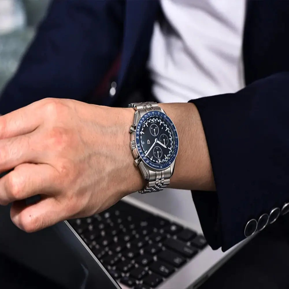 Montre élégante avec boîtier acier inoxydable durable