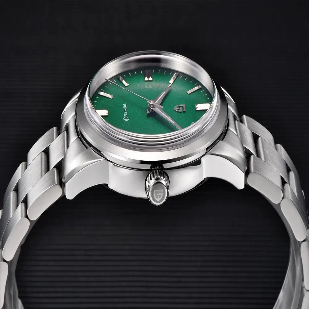 Montre acier robuste avec résistance aux chocs intégrée