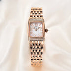 Montre Quartz Élégance Royale Signature au design contemporain pour femme moderne
