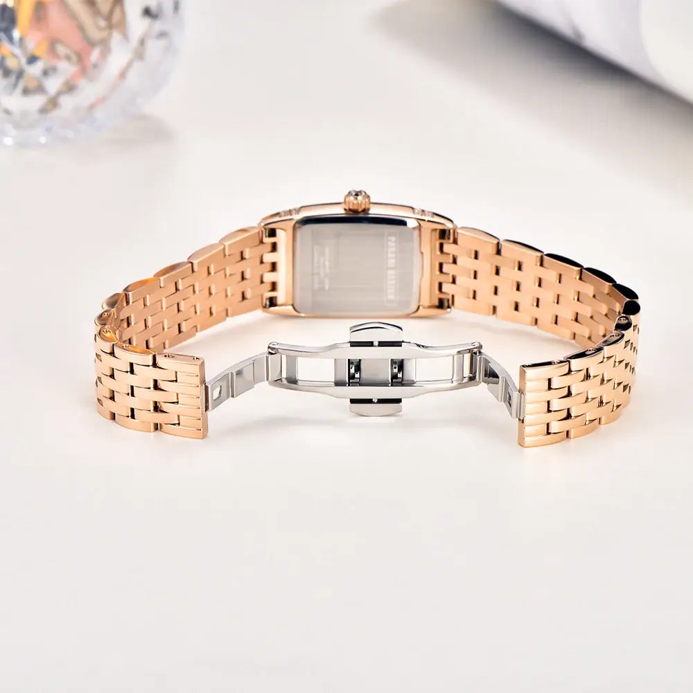Montre élégante avec chiffres arabes classiques