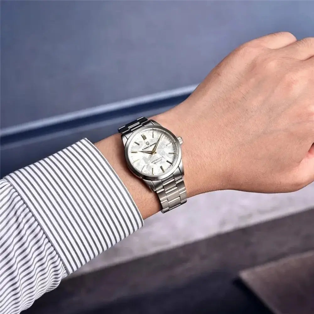 Montre business et casual pour homme avec verre saphir anti-rayures et mouvement japonais TMI VH31 fiable.