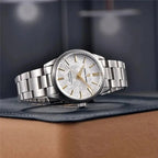Montre acier inoxydable 316L pour homme avec cadran raffiné, design élégant et résistance à l’eau 10 bar.