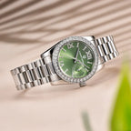 Montre élégante avec finition acier inoxydable brillante